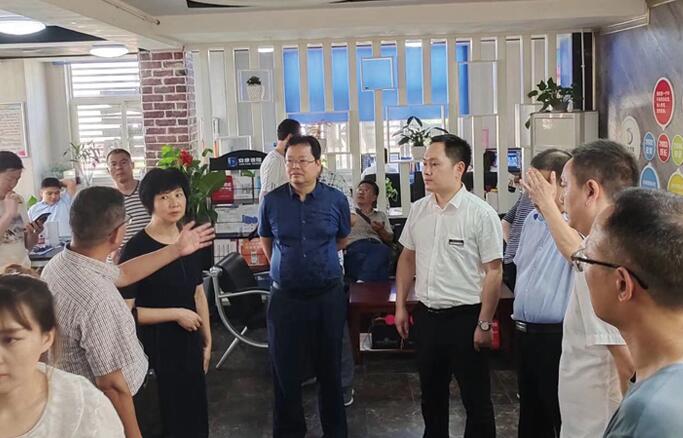 漢濱區(qū)政協(xié)考察團(tuán)一行蒞臨 德隆公司調(diào)研指導(dǎo)