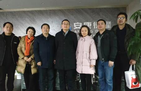 市、區(qū)科技局一行領(lǐng)導(dǎo)蒞臨參 觀指導(dǎo)