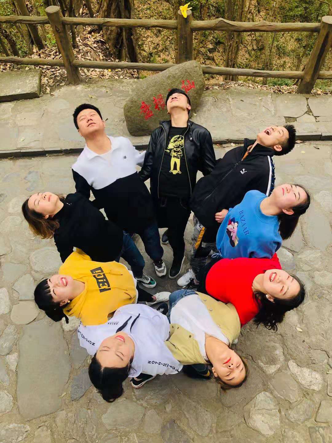 超越自我，快樂(lè)前行---安康德隆公司精英團(tuán)隊(duì)?wèi)敉鈭F(tuán)建活動(dòng)